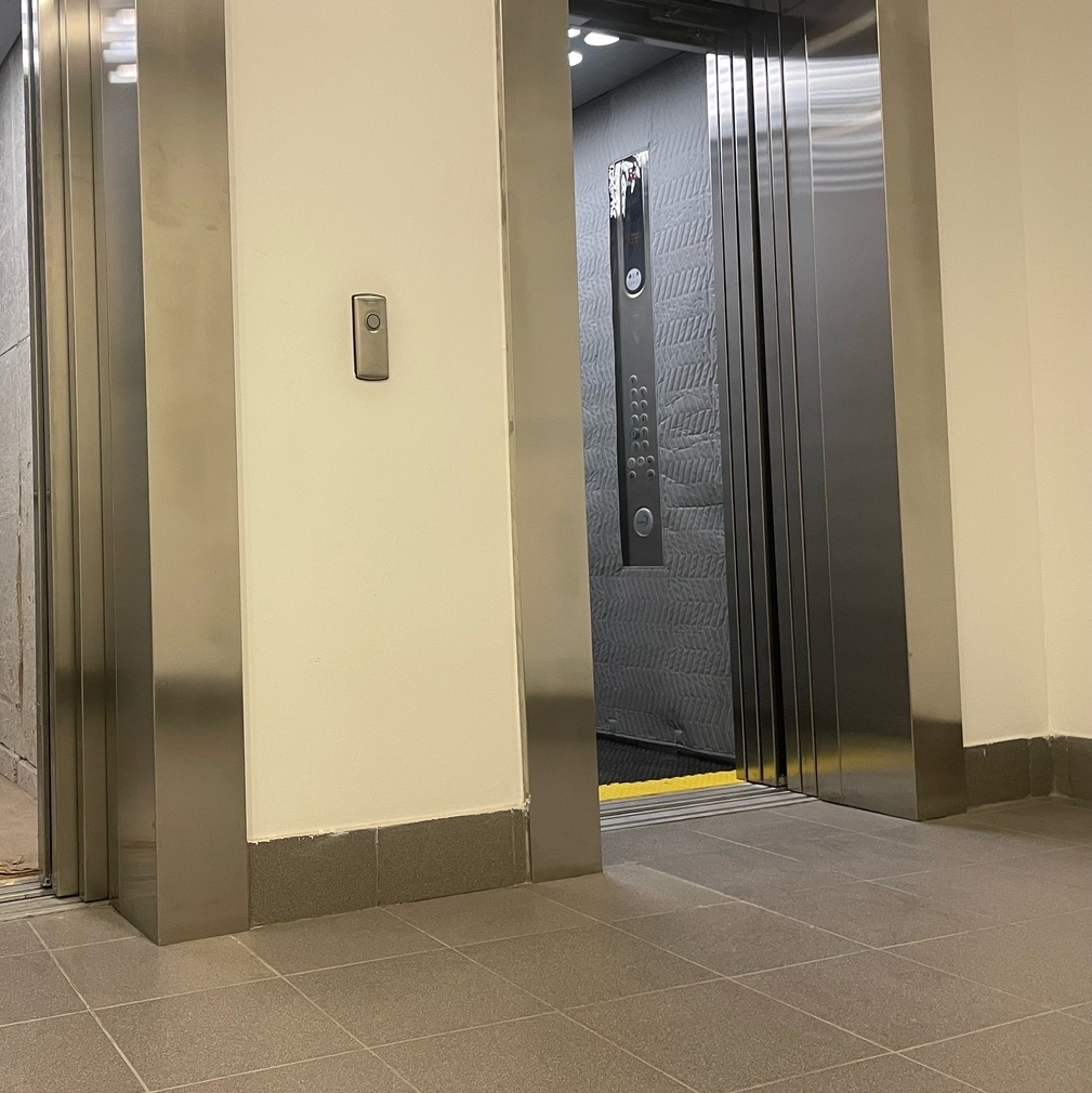 Защита стен лифта чехлами ЖК "Сколково Парк"